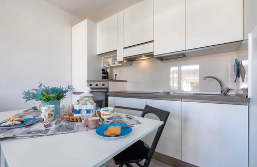 Lu Bagnu House | Holiday Home 'Marachele' with Shared Pool, Private Garden and Air Conditioning
