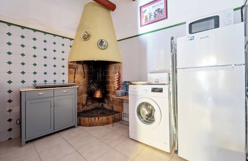 Santes Creus House | Holiday Home 'Maria' with Mountain View, Balcony and Wi-Fi