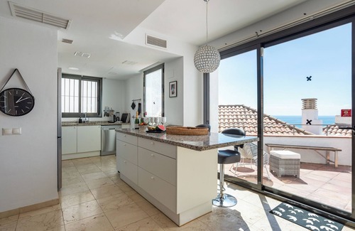 Torreblanca House | Holiday Home 'Modern Townhouse with Stunning View' with Sea View, Wi-Fi and Air Conditioning