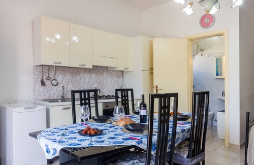 Porto Cesareo House | Holiday Home 'Monolocale Sapore Di Mare' with Sea View, Wi-Fi and Air Conditioning
