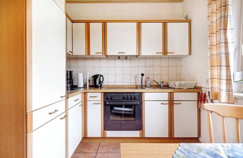 Schwanewede House | Holiday Home 'Monteurwohnung' with Private Terrace and Wi-Fi