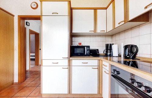 Schwanewede House | Holiday Home 'Monteurwohnung' with Private Terrace and Wi-Fi