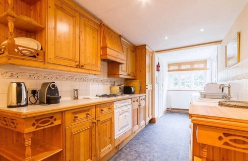 West Finchley Cottage | Holiday Home of the Month! Finchley, Sleeps 5