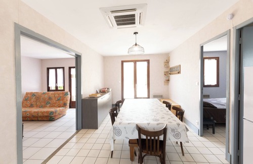 Ruoms House | Holiday Home "Ombre d'Été" with Private Garden & A/C