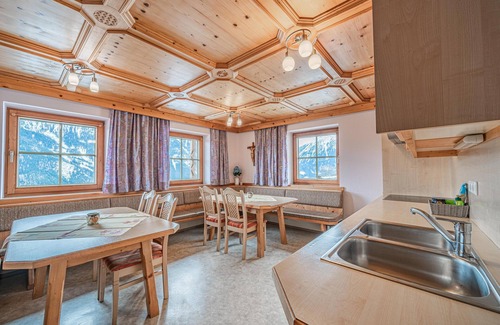 Wald im Pinzgau Apartment | Holiday home on farm near ski resort