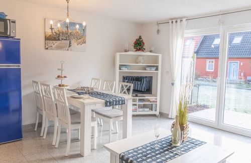 Pruchten House | Holiday Home 'Ostsee' with Private Terrace, Private Garden and Wi-Fi