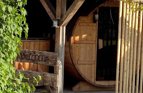 Untermitterdorf House | Holiday home "Plattenstein" with hot tub