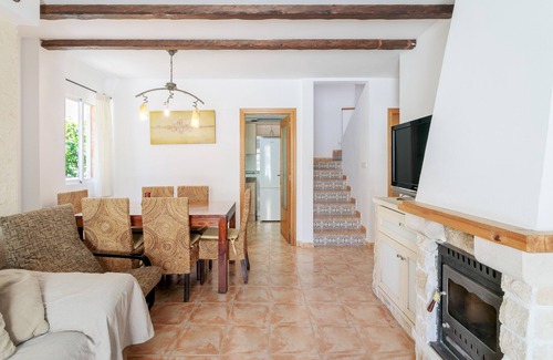 Monte Faro House | Holiday Home 'Preciosa Vivienda Unifamiliar' with Mountain View, Shared Pool and Wi-Fi
