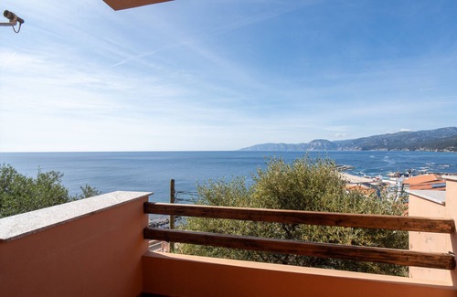Cala Gonone House | Holiday Home 'Panoramico Splendida Vista Mare' with Sea View, Wi-Fi and Air Conditioning