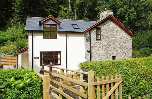 Aberhosan House | Holiday Home Pantpereg by Interhome