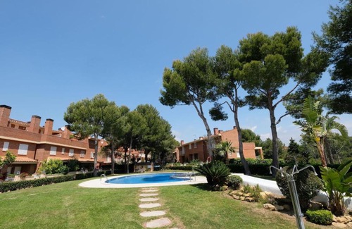 Tamarit House | Holiday Home Parc Escipions-1