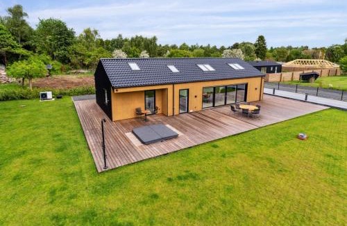 Smidstrup Strand House | Holiday Home Pauliina - 1-1km from the sea by Interhome