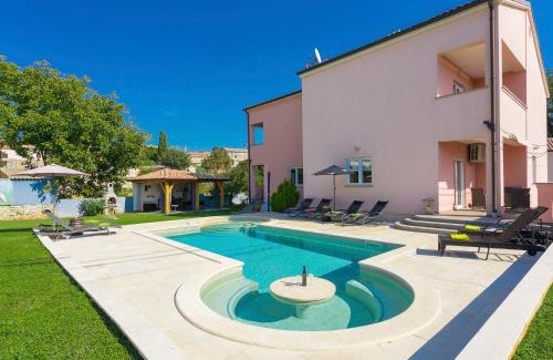 Orihi House | Holiday Home Paus by Interhome