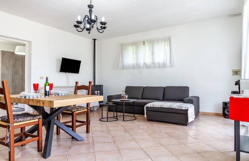 Orbetello House | Holiday Home 'Podere Le Logge' with Private Garden and Wi-Fi