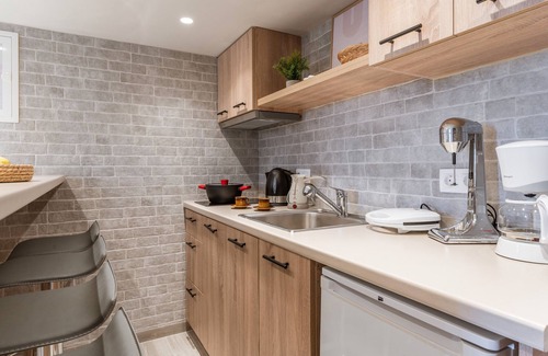 Agios Ioannis House | Holiday Home 'Porto Galinini' with Sea View, Wi-Fi and Air Conditioning