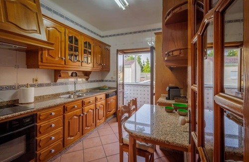 Arcos de Valdevez House | Holiday Home 'Vez' with Mountain View, Private Garden and Wi-Fi