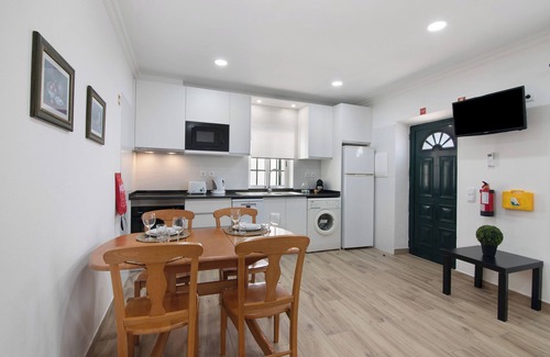 Luz de Tavira House | Holiday Home 'Quinta Alegre Tavira T1' with Shared Pool, Wi-Fi and Air Conditioning