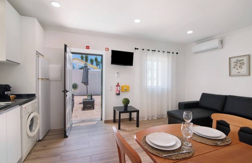 Luz de Tavira House | Holiday Home 'Quinta Alegre Tavira T1' with Shared Pool, Wi-Fi and Air Conditioning