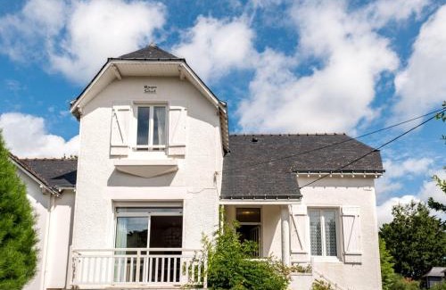 Carnac House | Holiday Home Rayon de soleil by Interhome