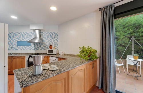 Labata House | Holiday Home 'Sueños De Guara Casa Rural' with Mountain Views, Private Pool and Wi-Fi