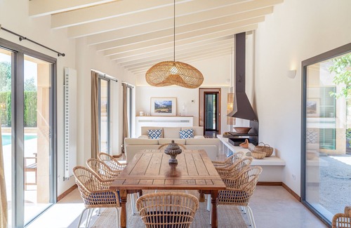 Es Palmer House | Holiday Home 'S'hort Des Frares' with Mountain View, Wi-Fi and Air Conditioning