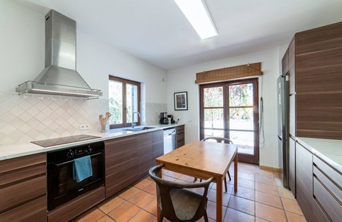 Es Palmer House | Holiday Home 'S'hort Des Frares' with Mountain View, Wi-Fi and Air Conditioning