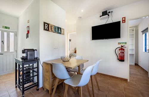 Salema House | Holiday Home "Salema Beach House" with Wi-Fi