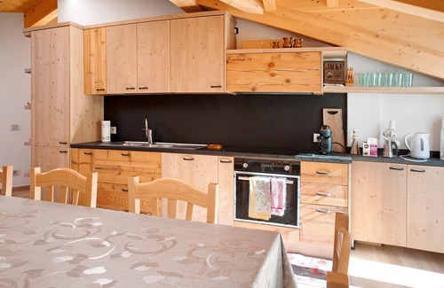Grosio House | Holiday Home 'Sam Fiamet' with Mountain View, Shared Garden and Wi-Fi