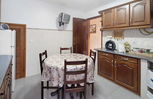 Livramento House | Holiday Home 'Silvia's House' with Private Terrace, Private Garden and Wi-Fi