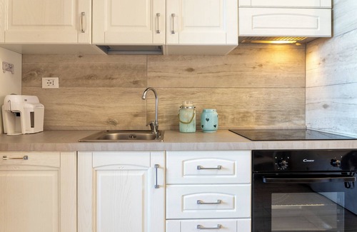 Paduledda House | Holiday Home 'Sky View' with Sea View, Shared Pool and Air Conditioning