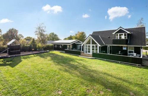 Vibæk Strand House | Holiday Home Soeren - 300m from the sea by Interhome