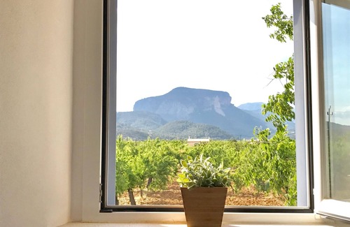 Lloseta House | Holiday Home 'Son Pelai Menut' with Mountain View, Wi-Fi and Air Conditioning
