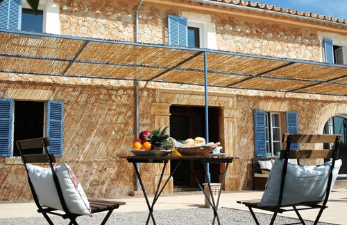 Lloseta House | Holiday Home 'Son Pelai Menut' with Mountain View, Wi-Fi and Air Conditioning