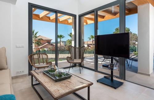 Cansalades House | Holiday Home 'Sunbreeze' with Sea View, Pool, Garden & Wi-Fi