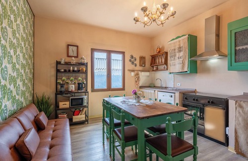 San Quirico House | Holiday Home 'Susy' with Mountain View, Wi-Fi and Air Conditioning