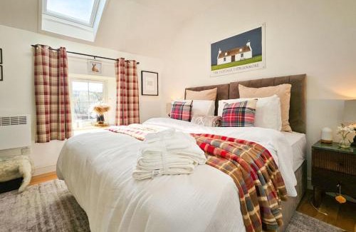 Struan House | Holiday Home The Cottage by Interhome