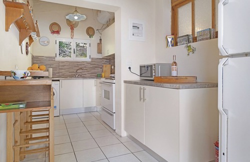 Perigiali House | Holiday Home 'The Sea Martin' with Sea View, Wi-Fi and Air Conditioning