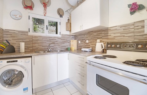 Perigiali House | Holiday Home 'The Sea Martin' with Sea View, Wi-Fi and Air Conditioning