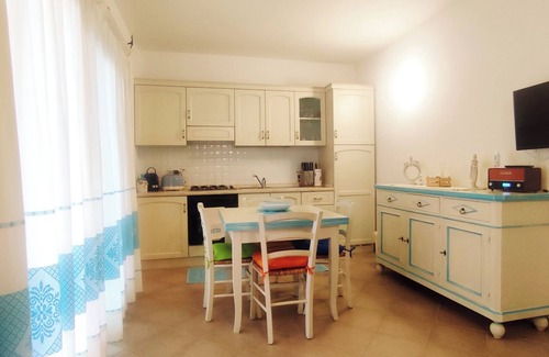 Murta Maria House | Holiday Home 'Turchese' with Mountain View, Shared Pool, Private Terrace & A/C