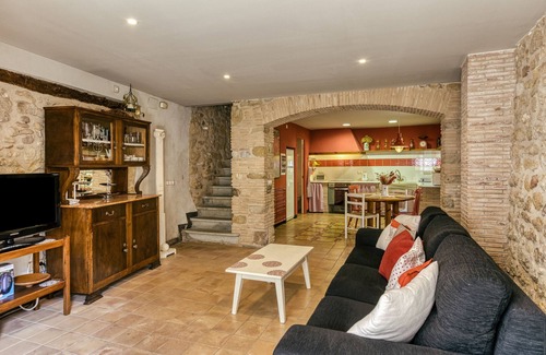 Orriols House | Holiday Home 'Vermella' with Wi-Fi