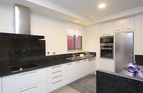 Arco da Calheta House | Holiday Home "Villa Camacho iv - Mansion House" with Sea View, Pool & Wi-Fi