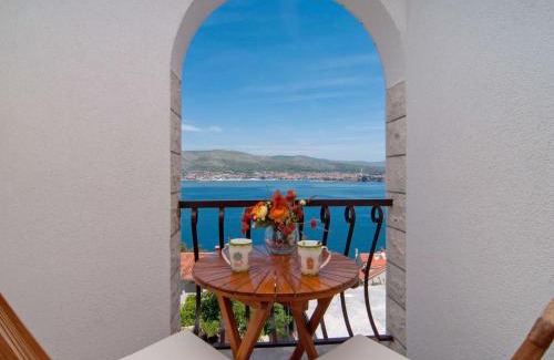 Okrug Donji House | Holiday Home Villa Anita by Interhome