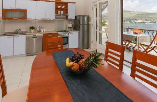 Okrug Donji House | Holiday Home Villa Anita by Interhome