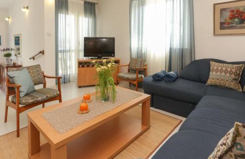 Okrug Donji House | Holiday Home Villa Anita by Interhome