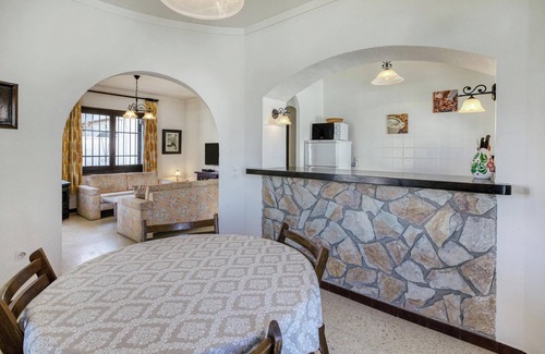 Empuriabrava House | Holiday Home 'Villa Tordera' with Garden and A/C