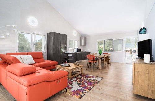 Orosei House | Holiday Home 'Villa Piricone' with Sea View, Shared Terrace and Wi-Fi