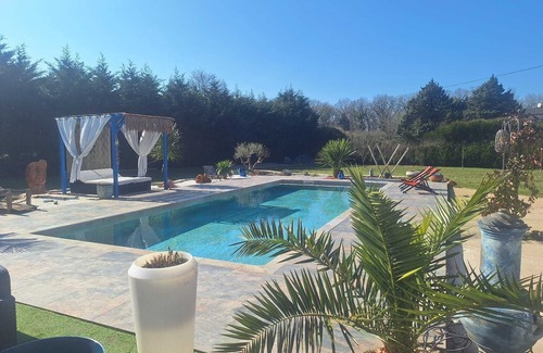 Laille House | Holiday Home 'Villa Pool Jacuzzi and Pétanque' with Pool, near La table du 6