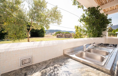 Loculi House | Holiday Home "Villa S'ena e Su Juncu" with Mountain View, Pool & Wi-Fi