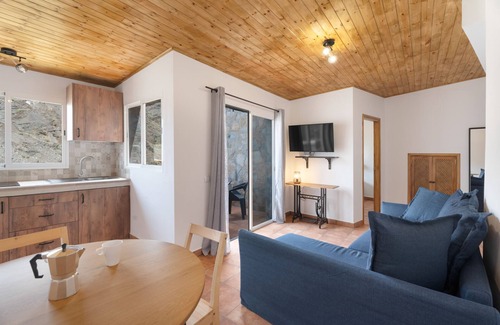 Alojera House | Holiday Home 'Vivienda vacacional La Era I' with Sea View, Wi-Fi and Air Conditioning