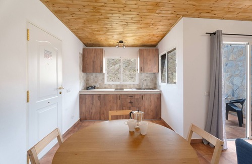 Alojera House | Holiday Home 'Vivienda vacacional La Era I' with Sea View, Wi-Fi and Air Conditioning